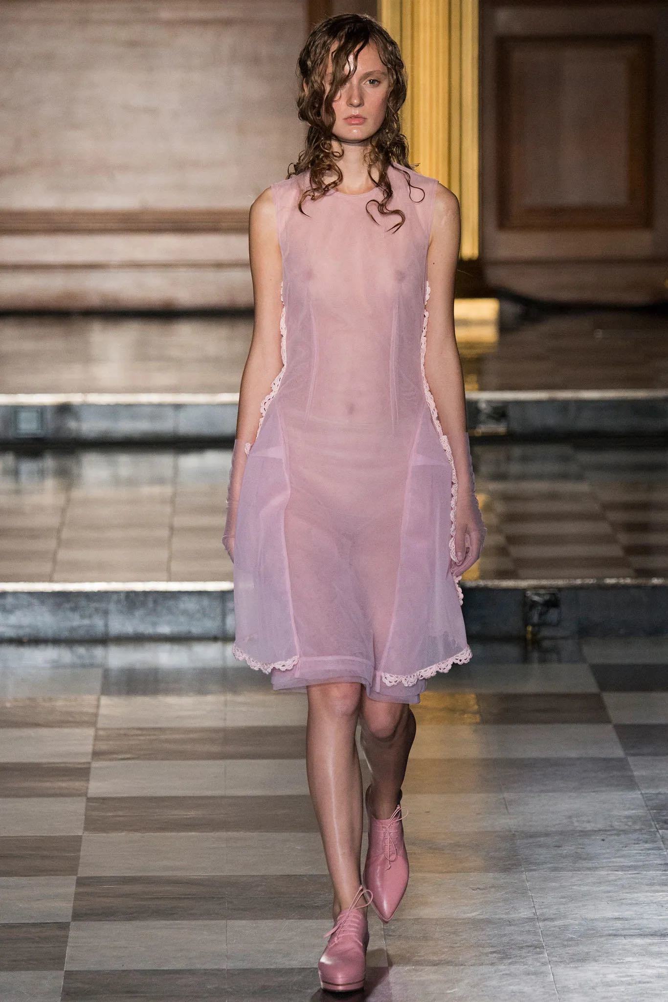 simone rocha история бренда. a90f397350028e34bac0e73d230470f2. simone rocha история бренда фото. simone rocha история бренда-a90f397350028e34bac0e73d230470f2. картинка simone rocha история бренда. картинка a90f397350028e34bac0e73d230470f2. 11 марта стартуют продажи совместной коллекции H&M и Симон Роша. Еще есть время выбрать между нежными платьями и блузками с жемчугом, а также узнать больше об ирландском дизайнере. simone rocha история бренда. a90f397350028e34bac0e73d230470f2. simone rocha история бренда фото. simone rocha история бренда-a90f397350028e34bac0e73d230470f2. картинка simone rocha история бренда. картинка a90f397350028e34bac0e73d230470f2. 11 марта стартуют продажи совместной коллекции H&M и Симон Роша. Еще есть время выбрать между нежными платьями и блузками с жемчугом, а также узнать больше об ирландском дизайнере.