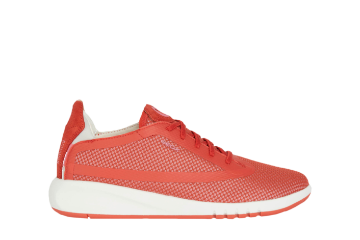 Кроссовки с встроенной видеоигрой, эко-сникеры и другие новинки в весенней коллекции Geox (фото 13)