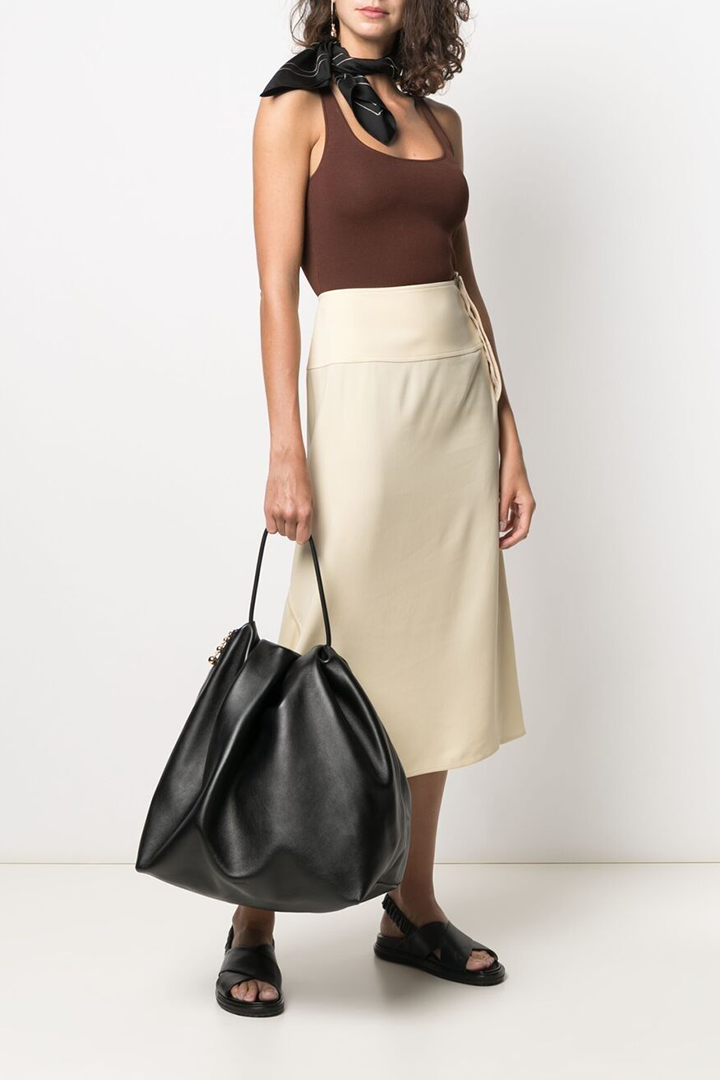 Выбор Юли Катькало: вместительные сумки для лета в городе (фото 13)