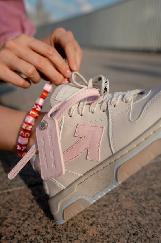 Без кроссовок лето — не лето. Выберите свою пару в специальной съемке ЦУМа (фото 7)