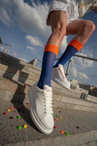 Без кроссовок лето — не лето. Выберите свою пару в специальной съемке ЦУМа (фото 3)