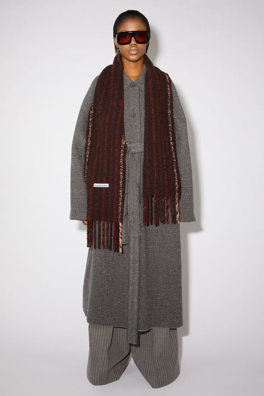 Расставляем акценты с помощью теплого шарфа. Выбор Юли Катькало (фото 15)