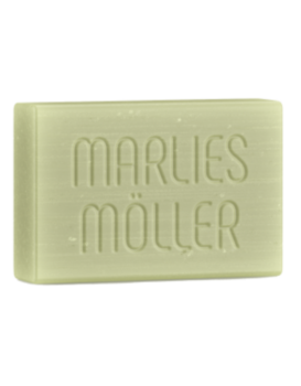 Коллекция макияжа от Кайли Дженнер, крем-энергетик для зимы и другие новинки недели (фото 4)