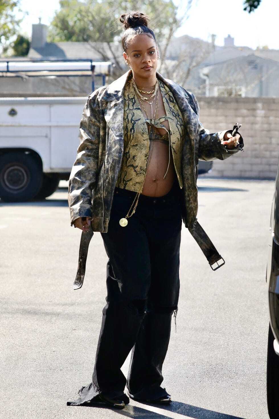 Мини и украшения для живота. Как Рианна переписала дресс-код беременности (фото 8)