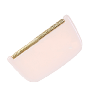 Как продлить жизнь любимым вещам. Водоотталкивающий спрей, губка, формодержатели и еще 6 предметов в помощь (фото 5)