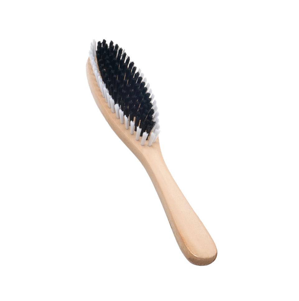 Как продлить жизнь любимым вещам. Водоотталкивающий спрей, губка, формодержатели и еще 6 предметов в помощь (фото 1)