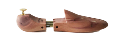 Как продлить жизнь любимым вещам. Водоотталкивающий спрей, губка, формодержатели и еще 6 предметов в помощь (фото 11)