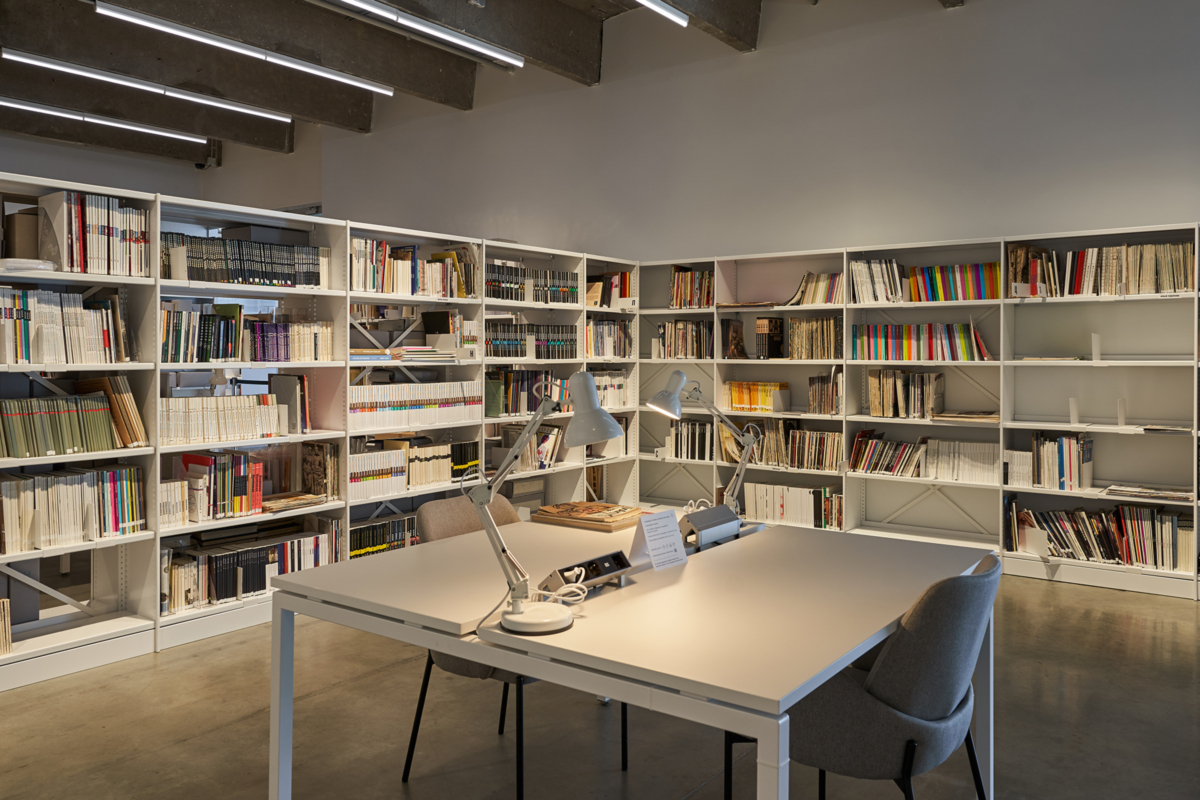 Самые красивые библиотеки России. Часть 2: библиотека музея «Гараж» (фото 31)