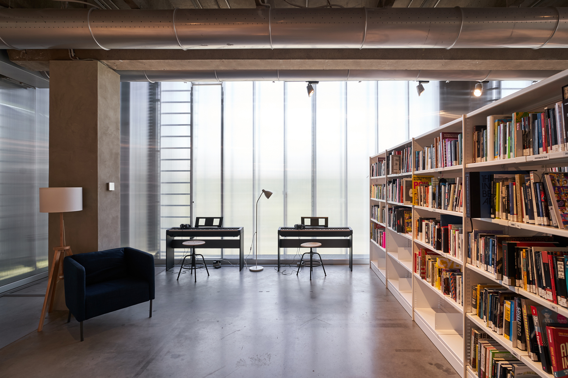 библиотека музея гараж. библиотека гараж москва. Quantum studio офис. библиотека музея гараж. библиотека.