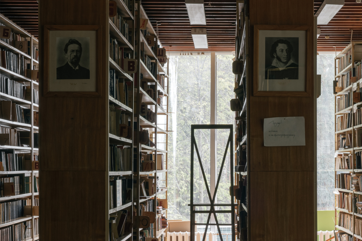 Самые красивые библиотеки России. Часть 3: библиотека в Доме творчества Переделкино (фото 19)