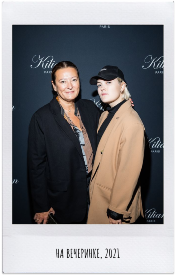 Дочки-матери: как ценности, вкус и гардероб переходят следующим поколениям (фото 41)