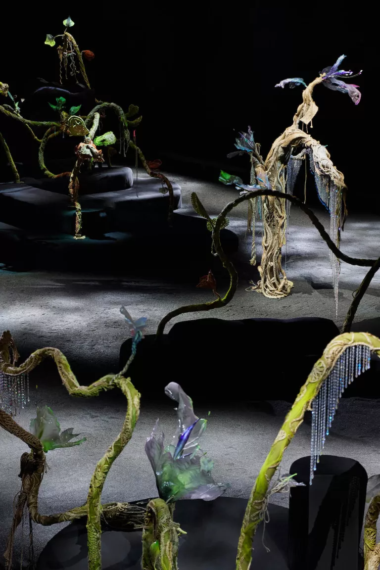 На фэшн-показ как в музей. Искусство в коллекциях осень-зима 2023 (фото 17)