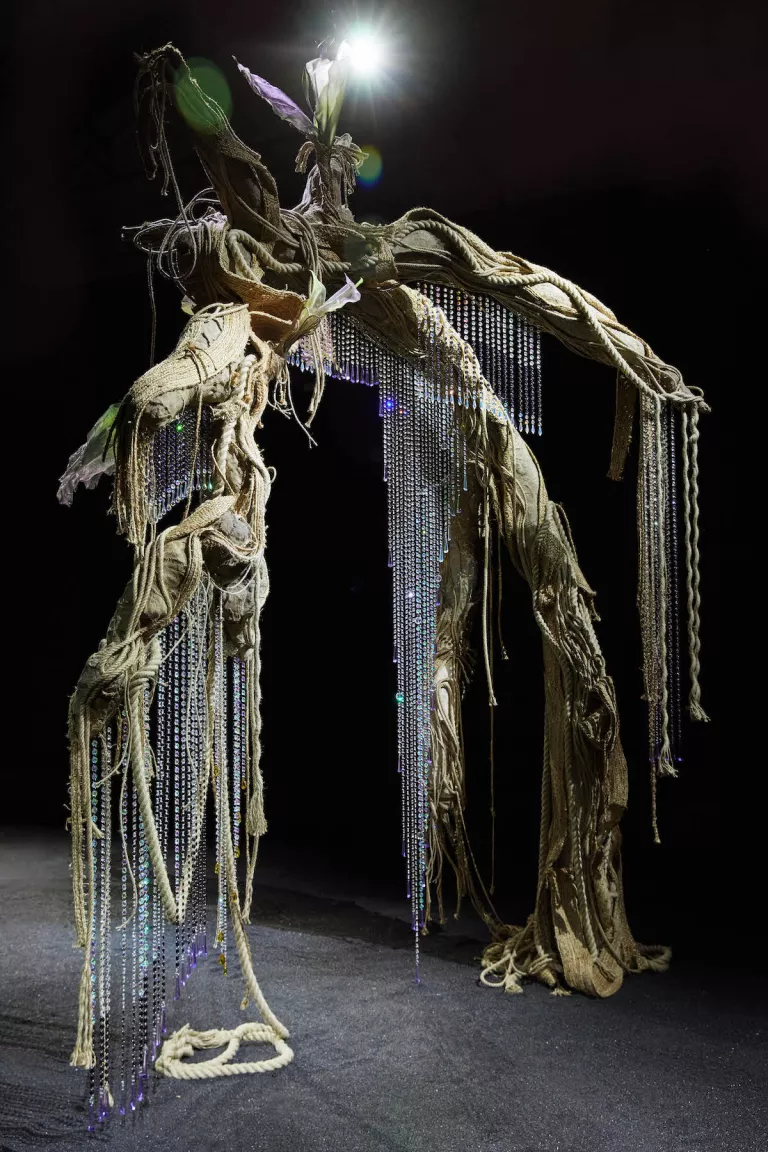 На фэшн-показ как в музей. Искусство в коллекциях осень-зима 2023 (фото 16)