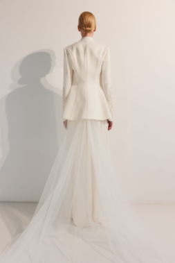 Белый день: из чего состоит свадебная капсула Мадины Саральп для Front (фото 19)