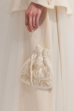 Белый день: из чего состоит свадебная капсула Мадины Саральп для Front (фото 20)