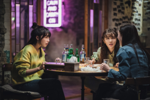 Преппи, ханбок и панк: учимся стилю у героев корейских дорам (фото 17)