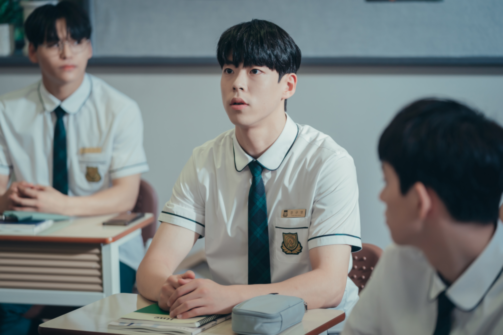 Преппи, ханбок и панк: учимся стилю у героев корейских дорам (фото 42)