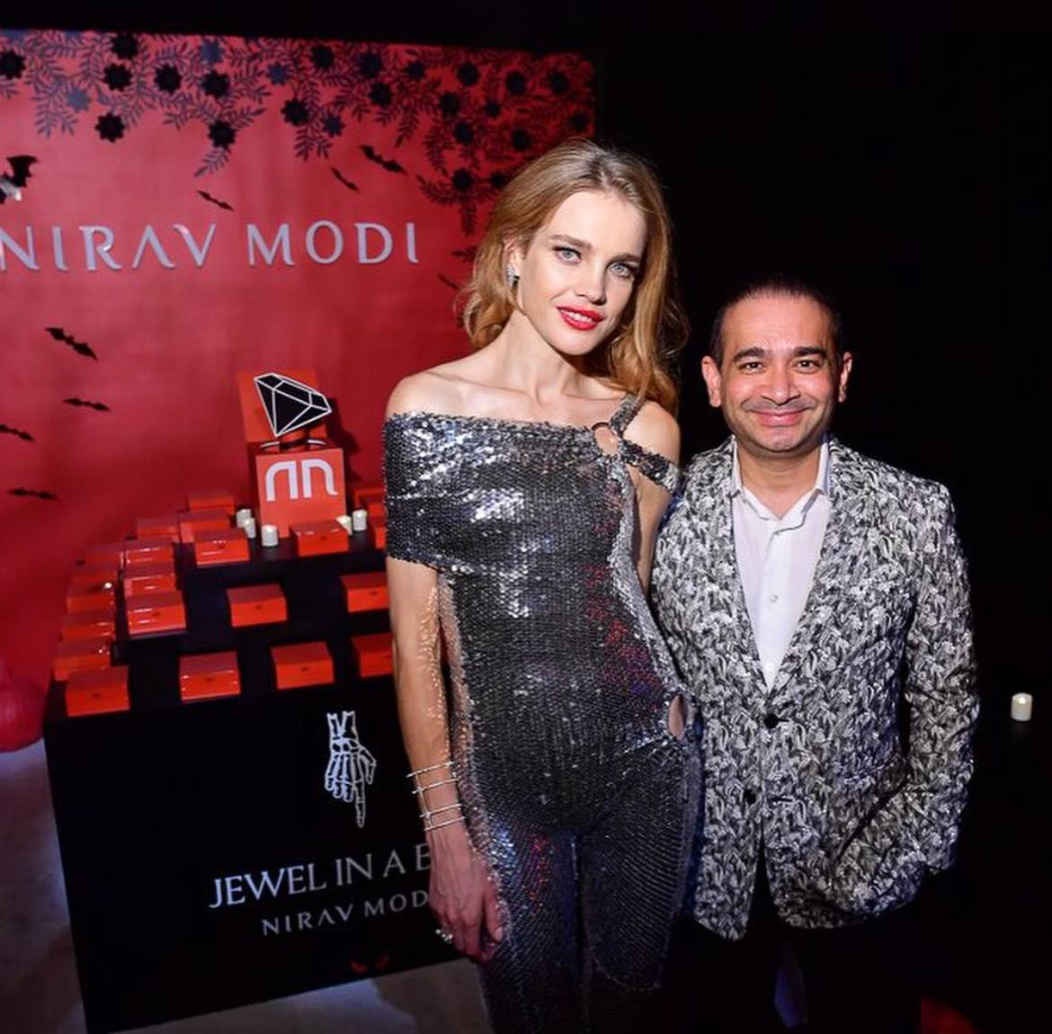 Бижутерия и фейковые бриллианты. Какие аксессуары выбирают селебрити (фото 43)