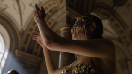 Бижутерия и фейковые бриллианты. Какие аксессуары выбирают селебрити (фото 58)