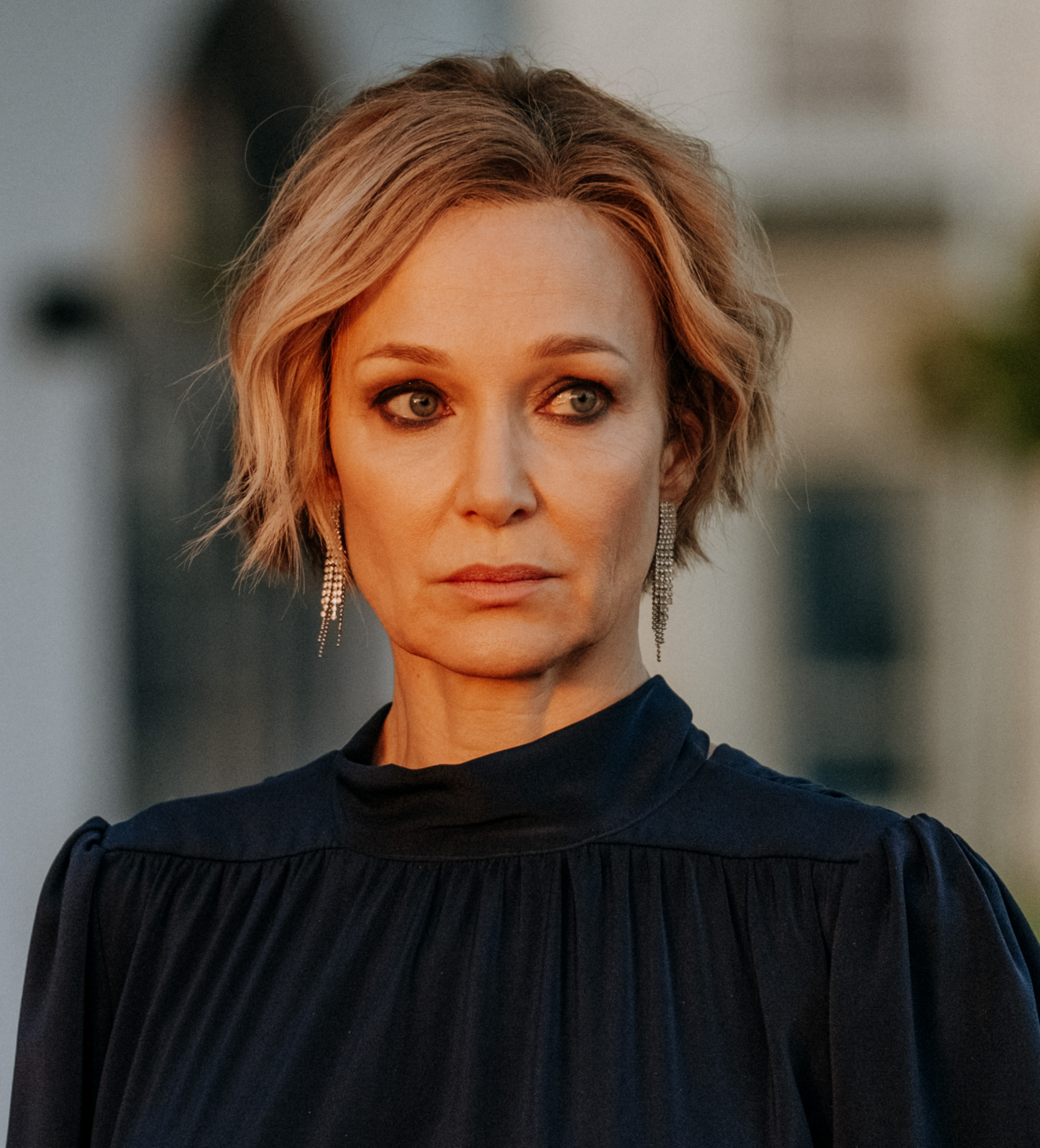 «Тихая роскошь» от А до Я: разбираемся, из чего состоит вечная классика гардероба, на примере сериала «Золотое дно» (фото 30)