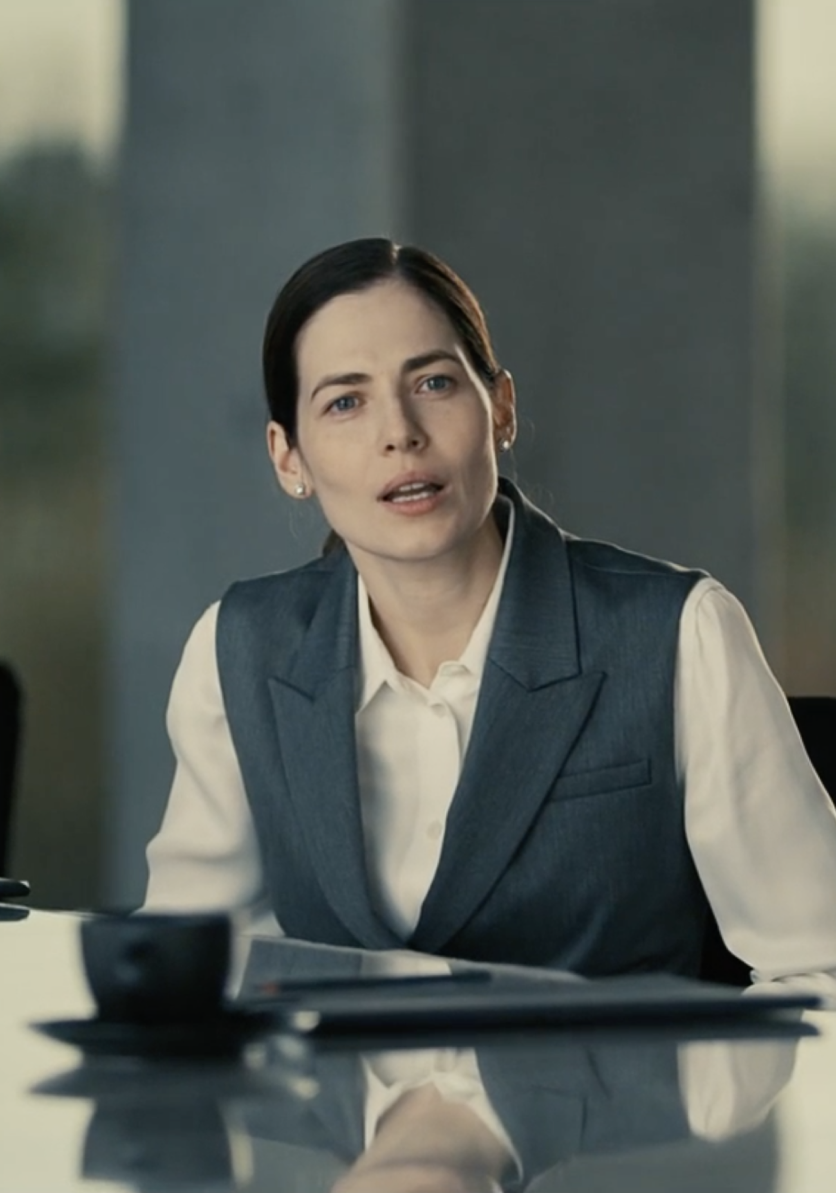 «Тихая роскошь» от А до Я: разбираемся, из чего состоит вечная классика гардероба, на примере сериала «Золотое дно» (фото 12)