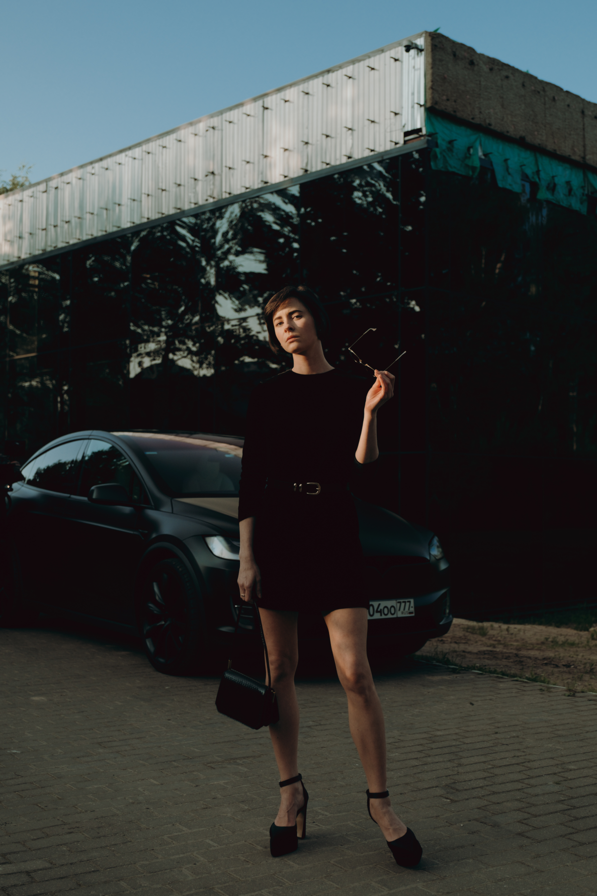 «Тихая роскошь» от А до Я: разбираемся, из чего состоит вечная классика гардероба, на примере сериала «Золотое дно» (фото 16)