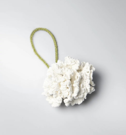 Шарфы-сосиски и гребни для волос: подробный гид по обвесу на сумки (фото 31)