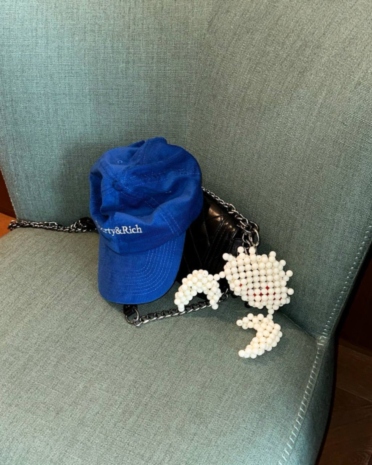 Шарфы-сосиски и гребни для волос: подробный гид по обвесу на сумки (фото 30)