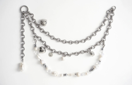 Шарфы-сосиски и гребни для волос: подробный гид по обвесу на сумки (фото 40)