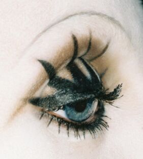 Beauty by: 6 российских визажистов, которые стоят за классными съемками локальных (и не только) брендов (фото 62)