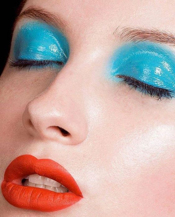 Feeling blue: тренд на голубые тени — носим, как Лили-Роуз Депп, Кейт Мосс и Белла Хадид (фото 16)