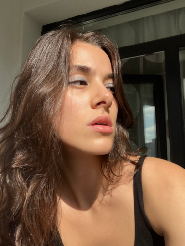 Feeling blue: тренд на голубые тени — носим, как Лили-Роуз Депп, Кейт Мосс и Белла Хадид (фото 5)