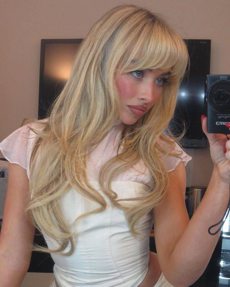 Beauty mainstay: тренд на активный румянец — носим как Хейли Бибер, Сабрина Карпентер и Кайли Дженнер (фото 7)