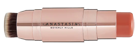 Beauty mainstay: тренд на активный румянец — носим как Хейли Бибер, Сабрина Карпентер и Кайли Дженнер (фото 38)