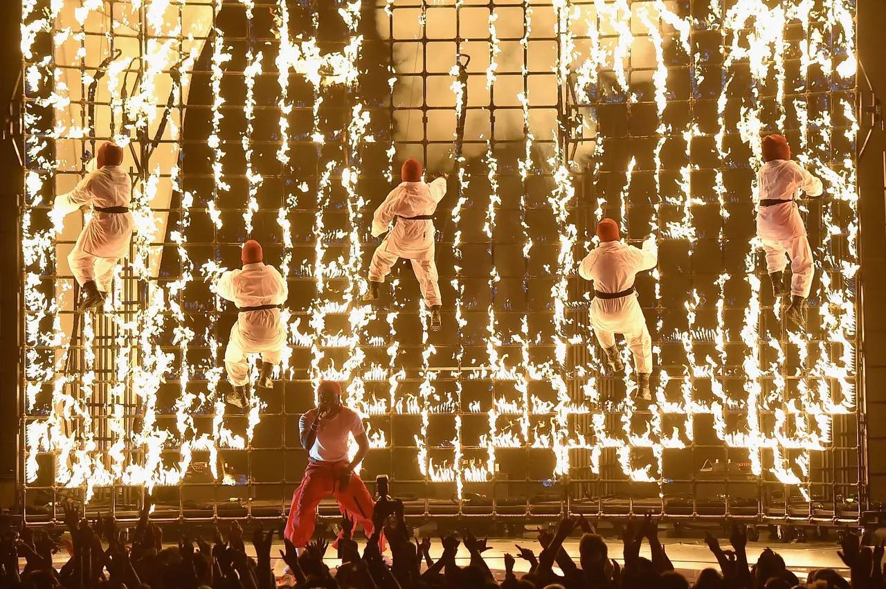 Video Music Awards 40 лет: самые яркие моменты музыкальной премии MTV (фото 17)