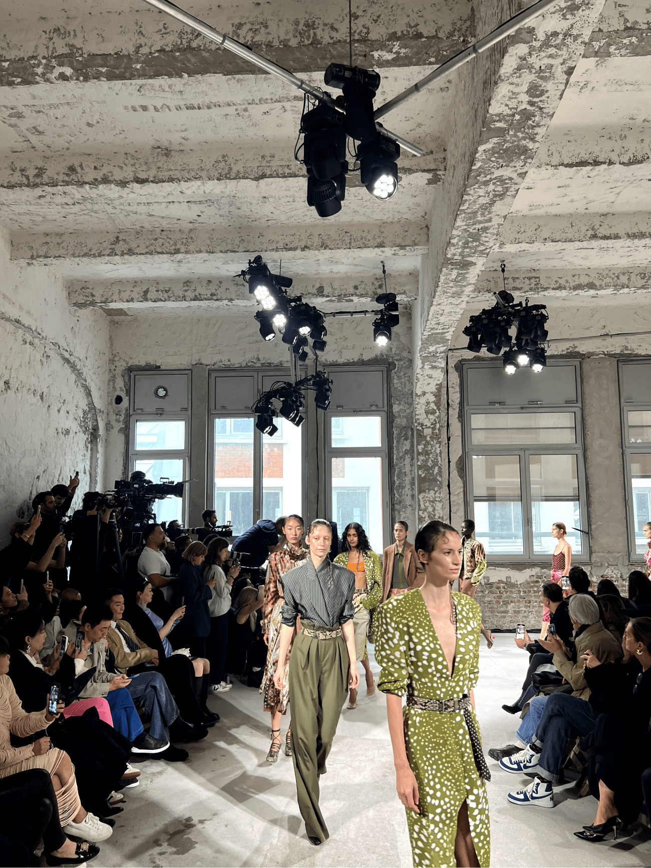 Дебют Luis De Javier и первый показ Dries Van Noten без Дриса: чем запомнилась Неделя моды в Париже продюсеру BURO. Полине Влади (фото 13)