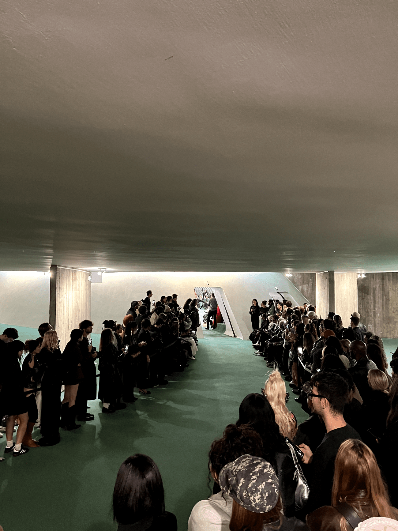 Дебют Luis De Javier и первый показ Dries Van Noten без Дриса: чем запомнилась Неделя моды в Париже продюсеру BURO. Полине Влади (фото 10)