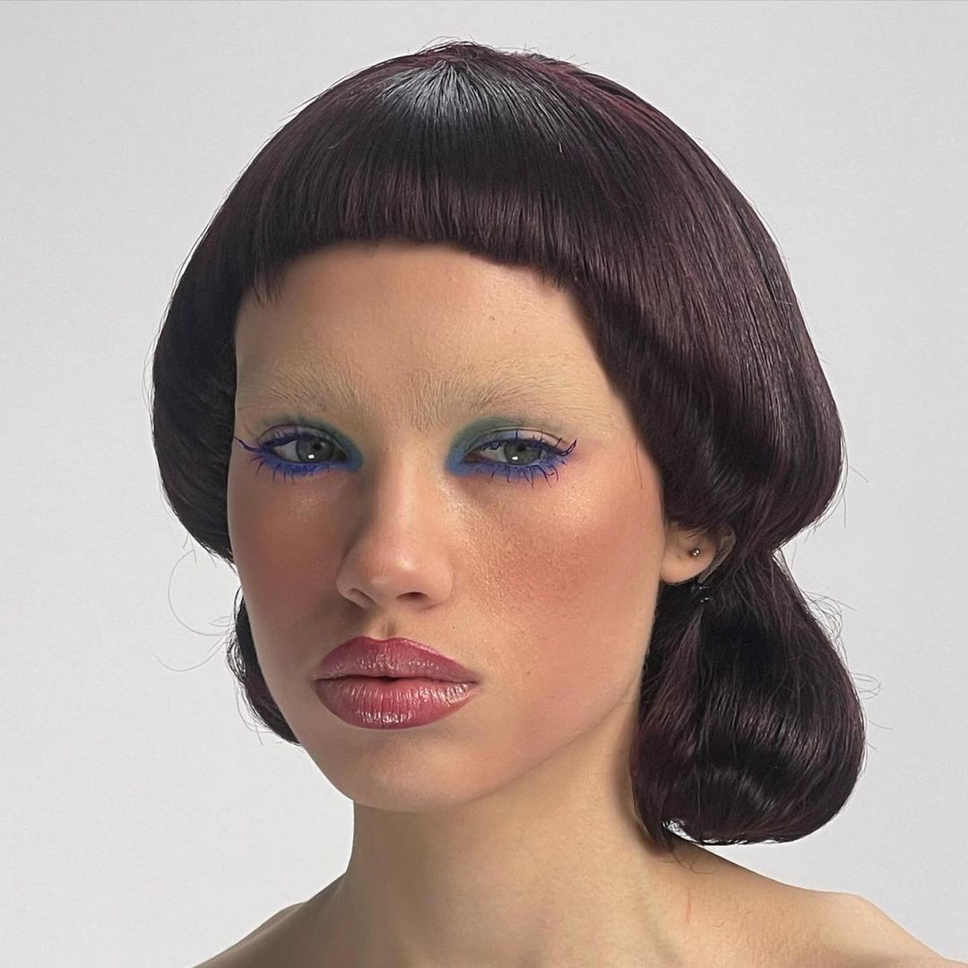 Black mascara is dead: тренд на цветную тушь — носим как Лила Мосс, Джулия Фокс и Доджа Кэт (фото 20)