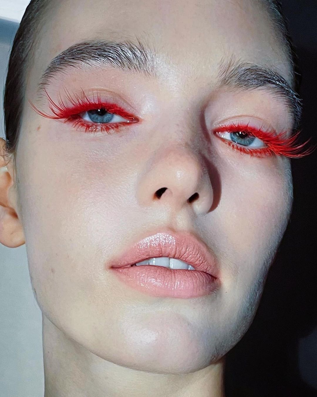 Black mascara is dead: тренд на цветную тушь — носим как Лила Мосс, Джулия Фокс и Доджа Кэт (фото 25)