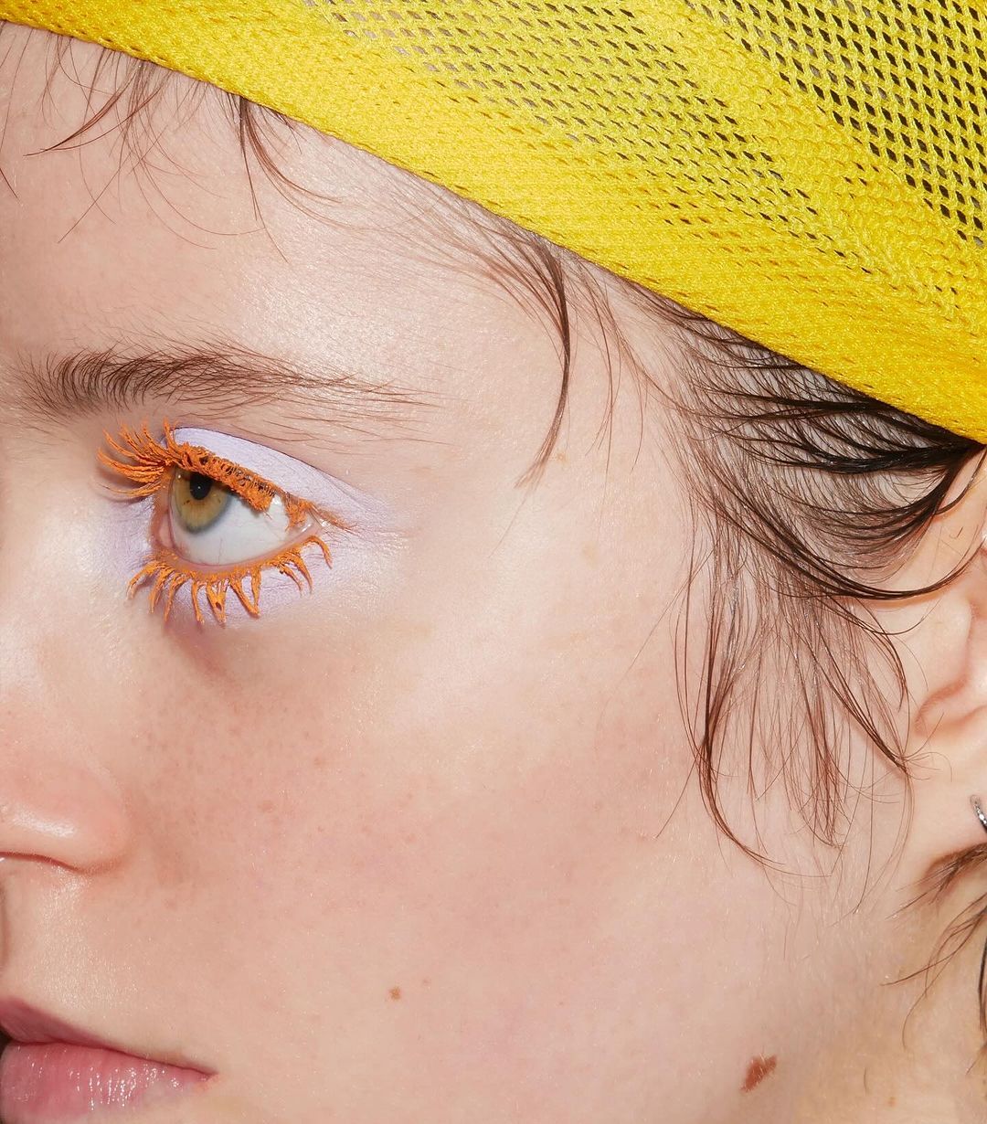 Black mascara is dead: тренд на цветную тушь — носим как Лила Мосс, Джулия Фокс и Доджа Кэт (фото 21)