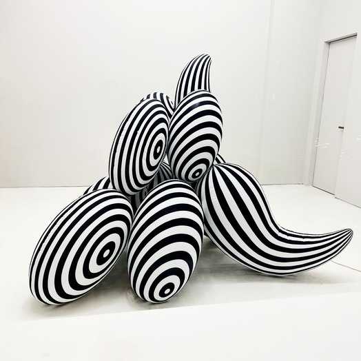 Ruarts, fābula и 3L Gallery: 7 стендов-фаворитов ярмарки Cosmoscow 2024 — выбор BURO. (фото 10)