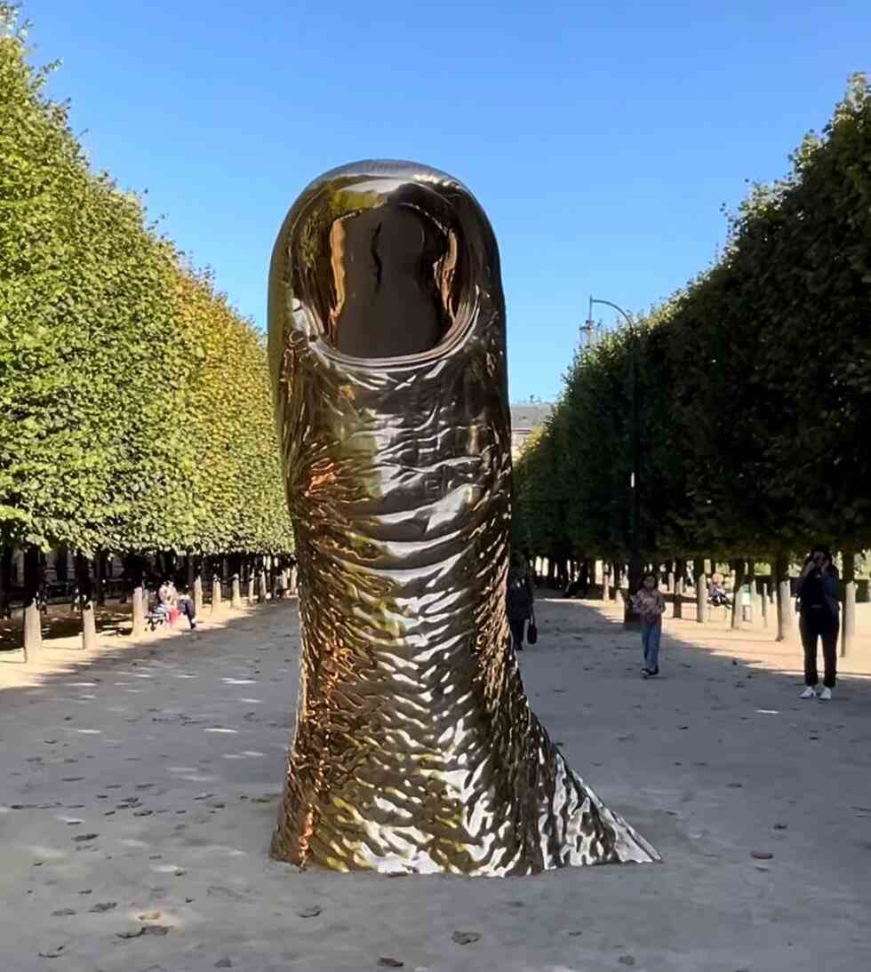 Сказки Miu Miu и бронзовая «Тыква L» Яёи Кусамы: чем запомнилась ярмарка Art Basel 2024 в Париже (фото 7)