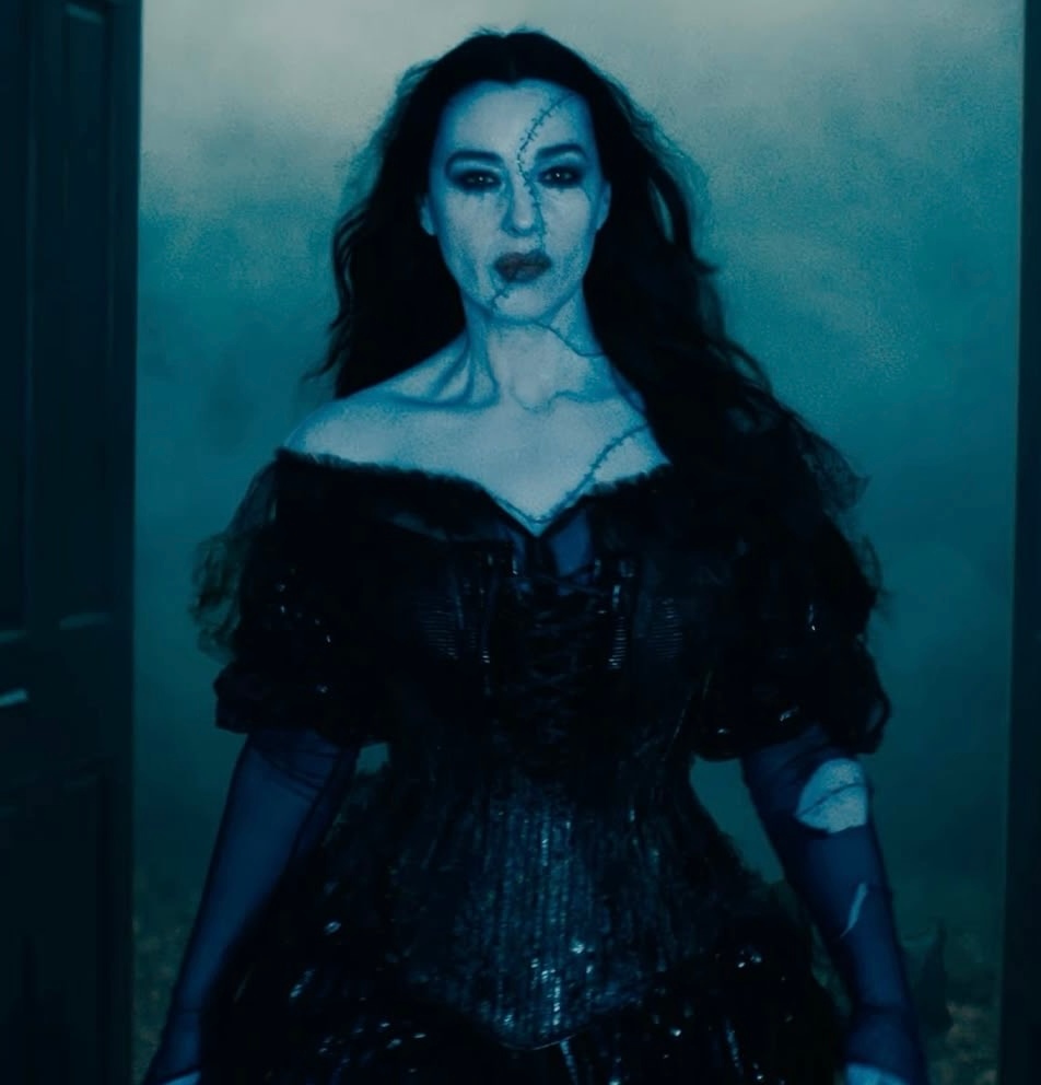 Делорес из «Битлджуса», Харли Квин и куклы Maison Margiela: туториал по самым актуальным мейкам на Хэллоуин (фото 7)