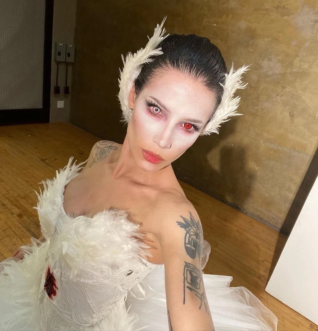 Барби Кайли Дженнер и принцесса Кайл Маклоклен: образы звезд на Хэллоуин с 2000 по 2025 год (фото 88)