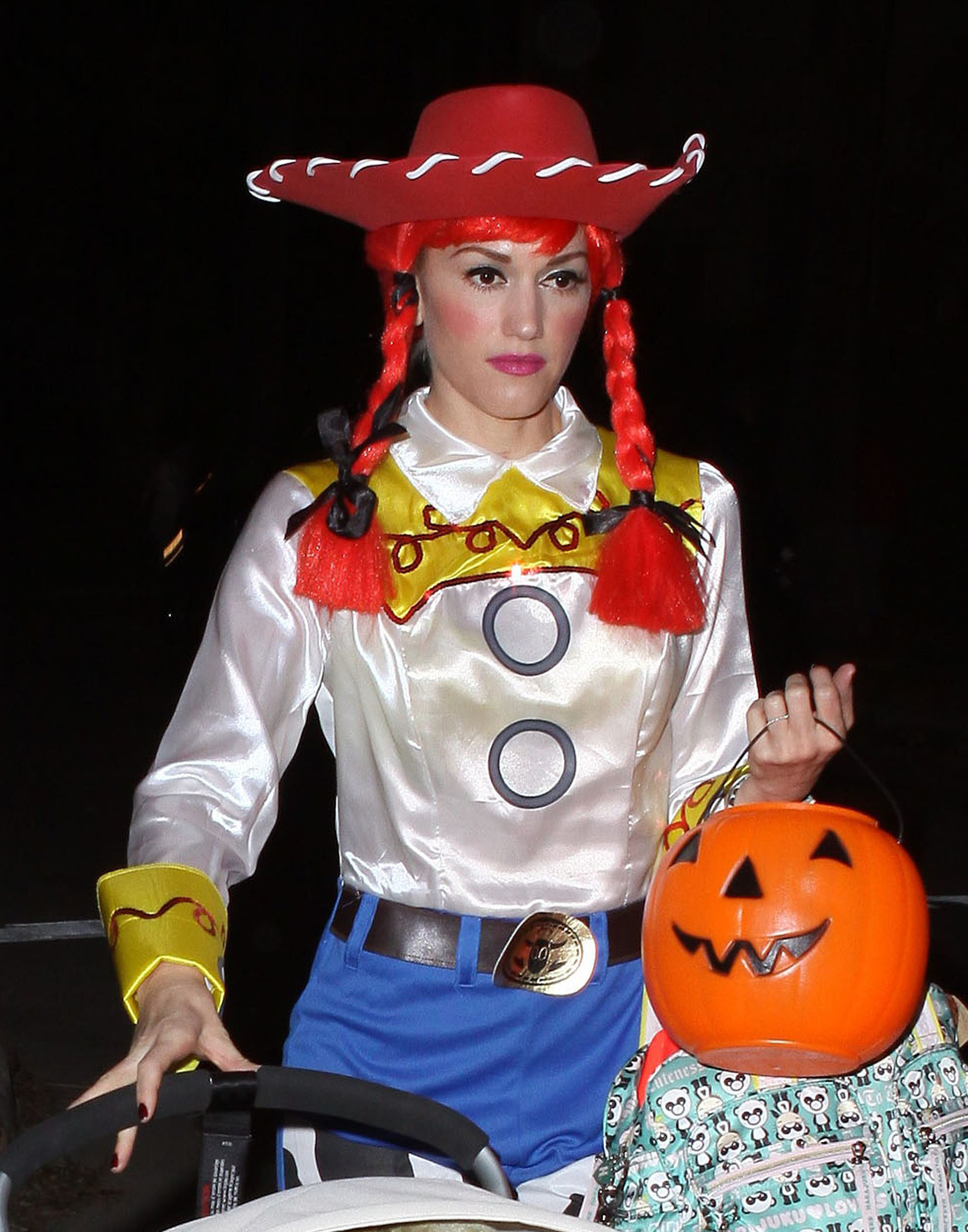 Барби Кайли Дженнер и принцесса Кайл Маклоклен: образы звезд на Хэллоуин с 2000 по 2025 год (фото 15)