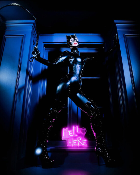 Барби Кайли Дженнер и принцесса Кайл Маклоклен: образы звезд на Хэллоуин с 2000 по 2025 год (фото 145)