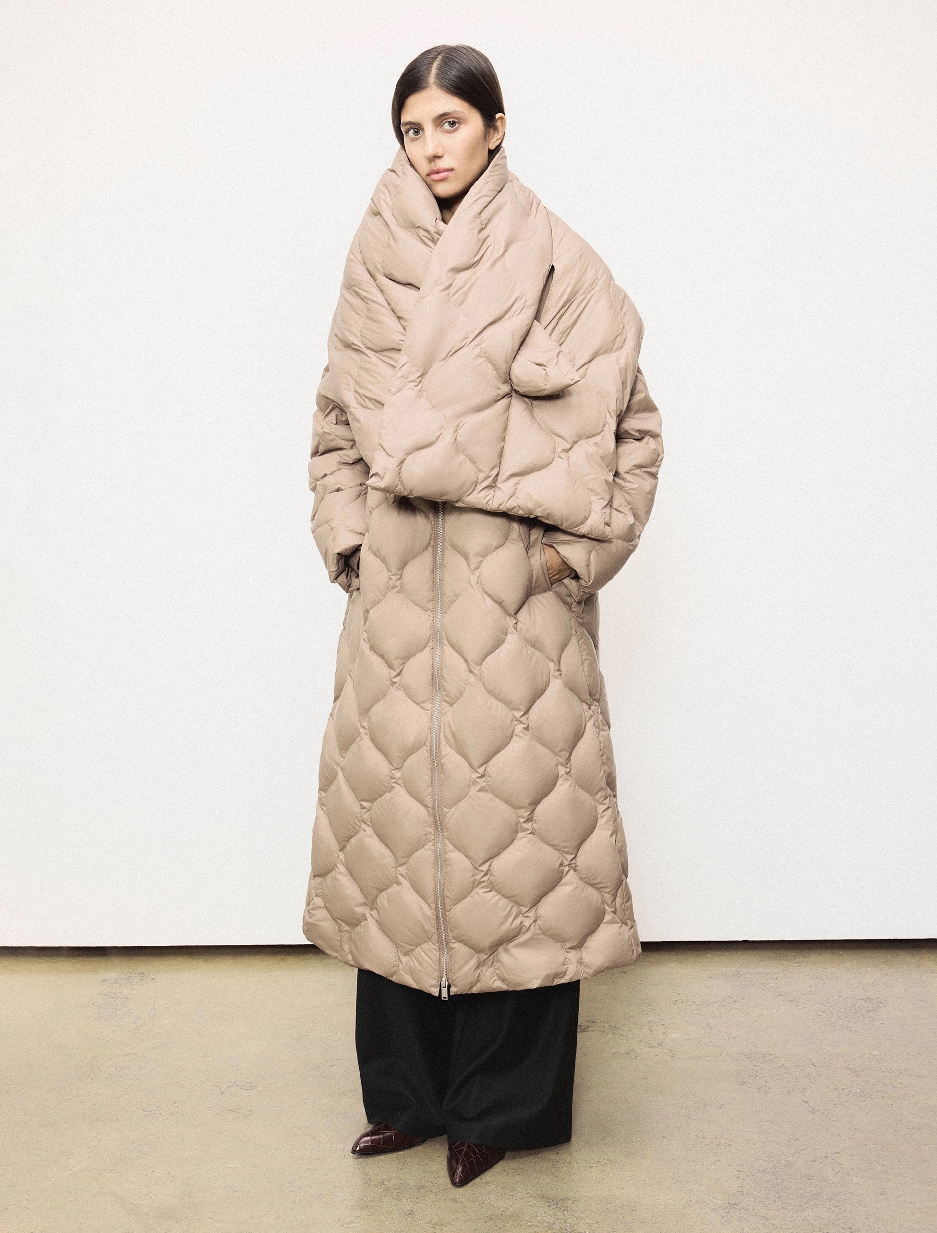 Нам не приснилось. 20 модных пуховиков-одеял — и все от российских брендов (фото 28)