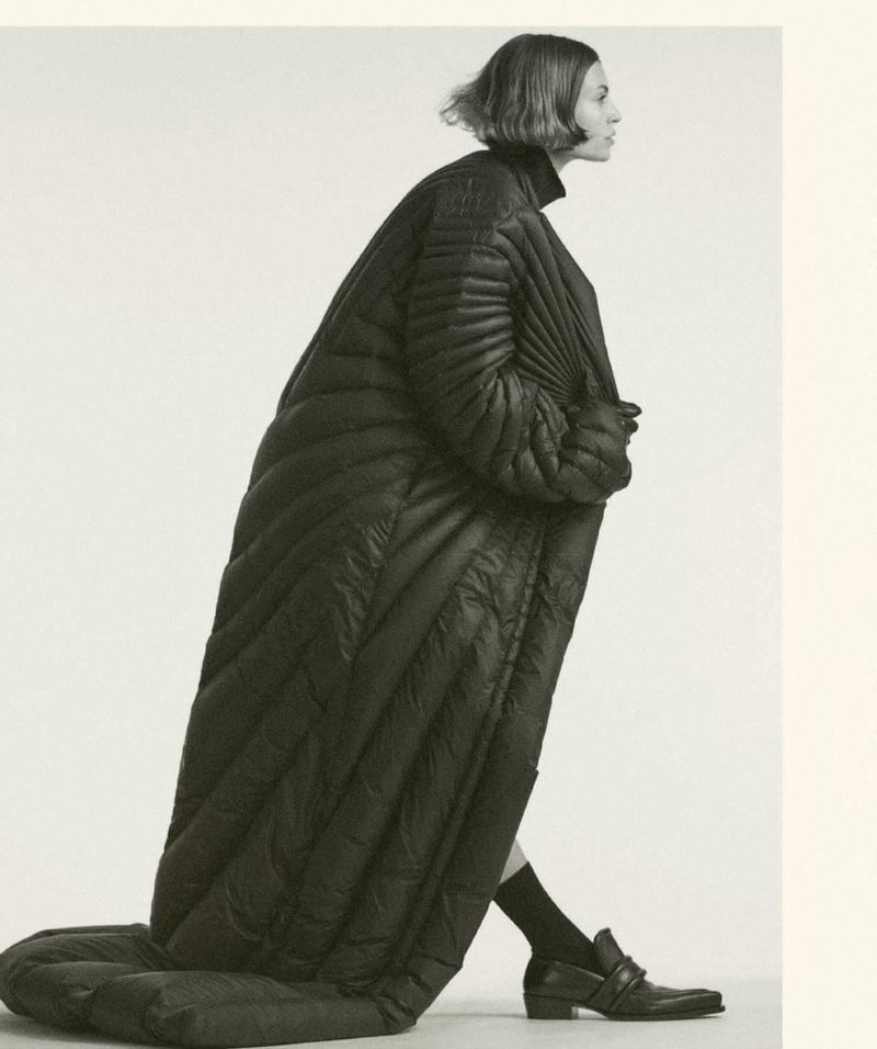 Нам не приснилось. 20 модных пуховиков-одеял — и все от российских брендов (фото 15)