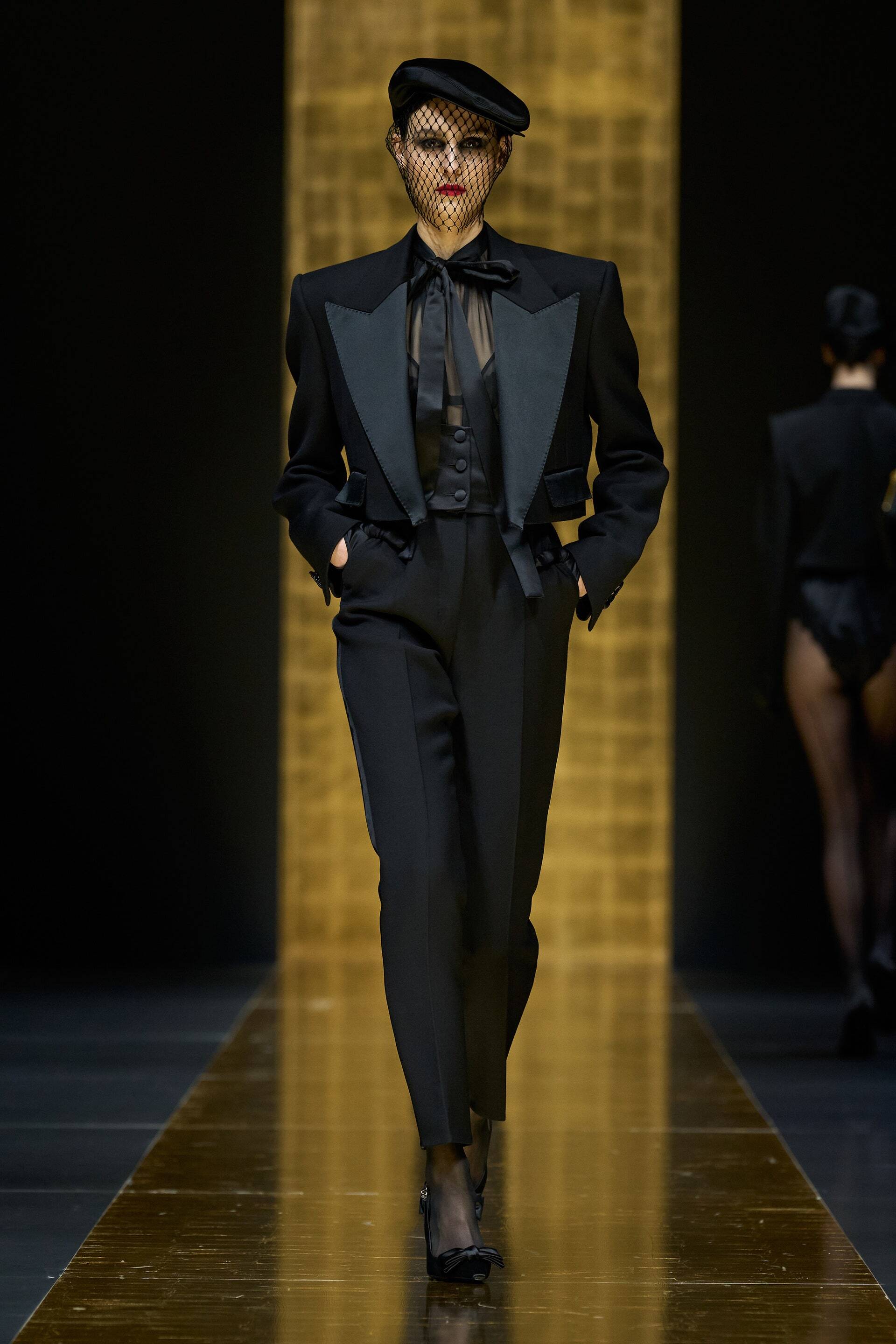 Марлен Дитрих и Кэтрин Хепберн: как женщины надели смокинги (фото 35)