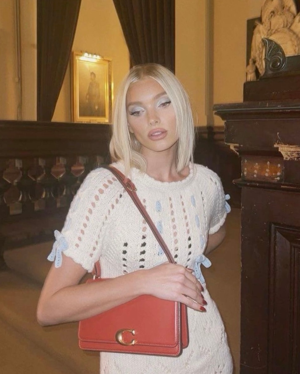 Pure as a pearl: тренд на жемчужный мейк — носим как Белла Хадид, Мона Тугаард и Ариана Гранде (фото 17)